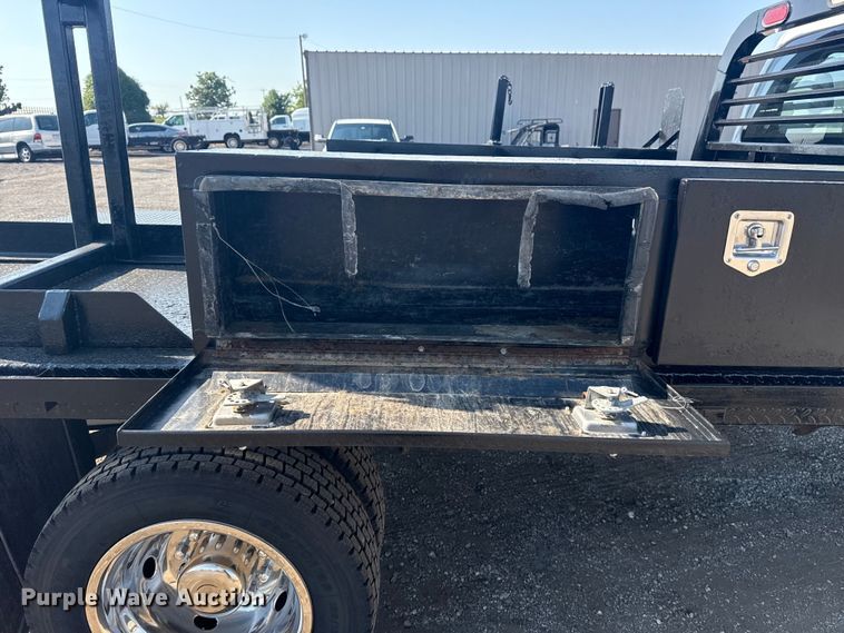 image for item NU9623 2015 Ford F550 Super Duty Crew Cab flatbed truck