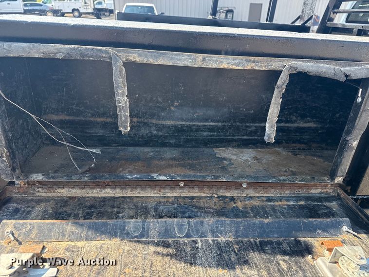 image for item NU9623 2015 Ford F550 Super Duty Crew Cab flatbed truck