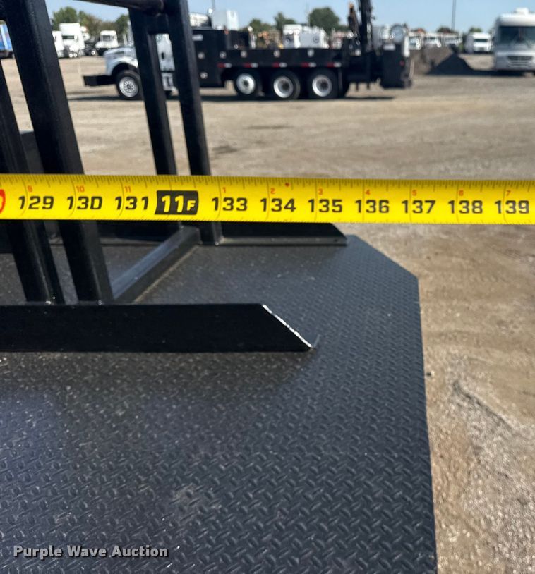 image for item NU9623 2015 Ford F550 Super Duty Crew Cab flatbed truck