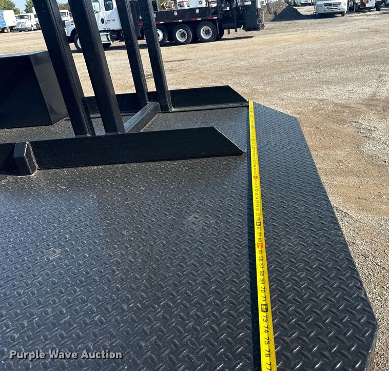 image for item NU9623 2015 Ford F550 Super Duty Crew Cab flatbed truck