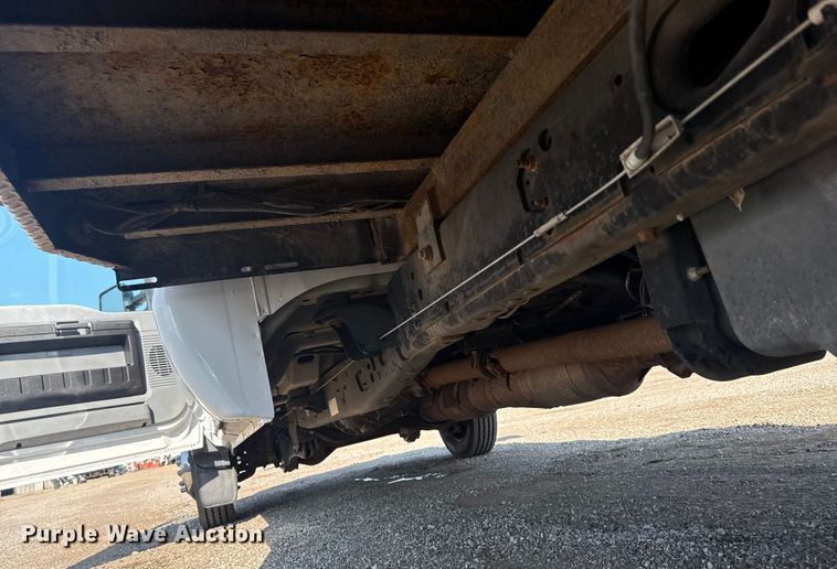 image for item NU9623 2015 Ford F550 Super Duty Crew Cab flatbed truck