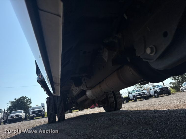 image for item NU9623 2015 Ford F550 Super Duty Crew Cab flatbed truck