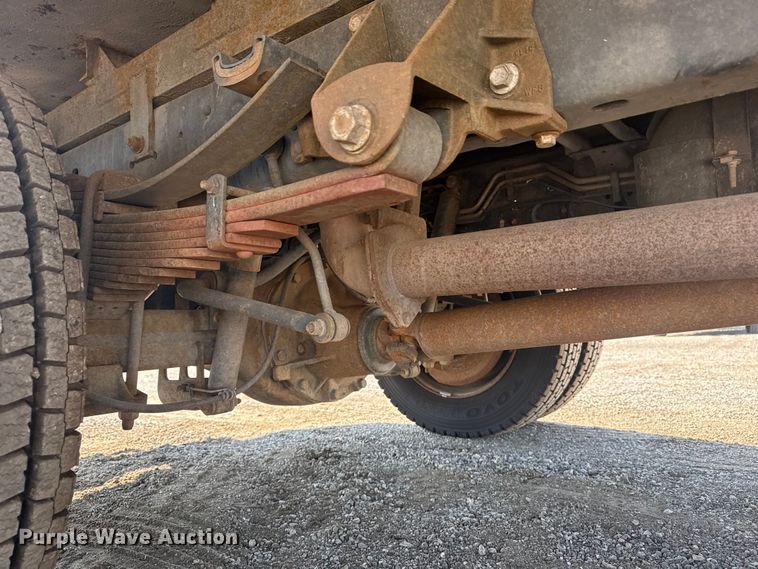 image for item NU9623 2015 Ford F550 Super Duty Crew Cab flatbed truck