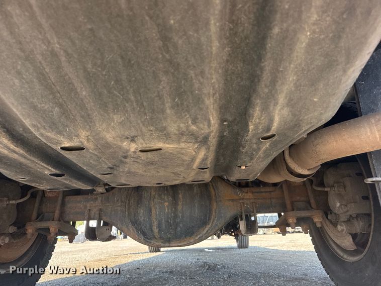 image for item NU9623 2015 Ford F550 Super Duty Crew Cab flatbed truck