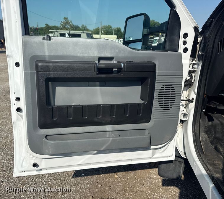 image for item NU9623 2015 Ford F550 Super Duty Crew Cab flatbed truck