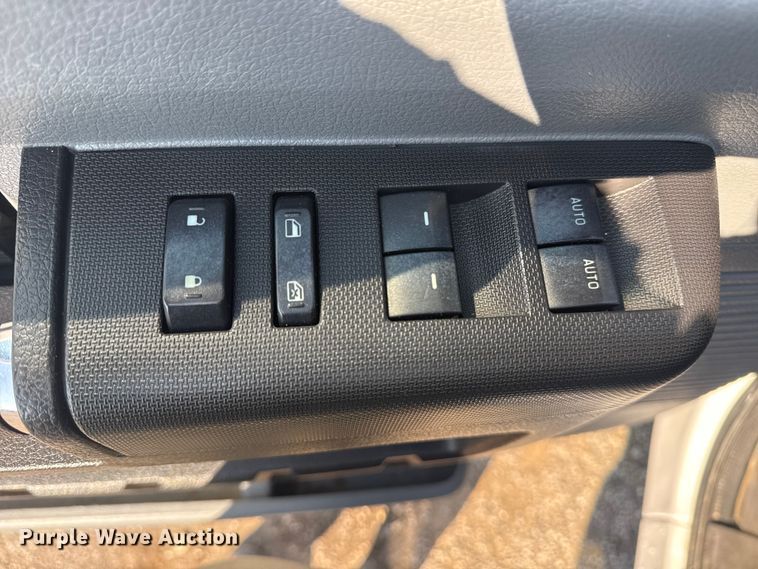 image for item NU9623 2015 Ford F550 Super Duty Crew Cab flatbed truck