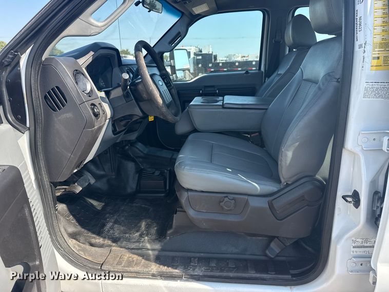 image for item NU9623 2015 Ford F550 Super Duty Crew Cab flatbed truck