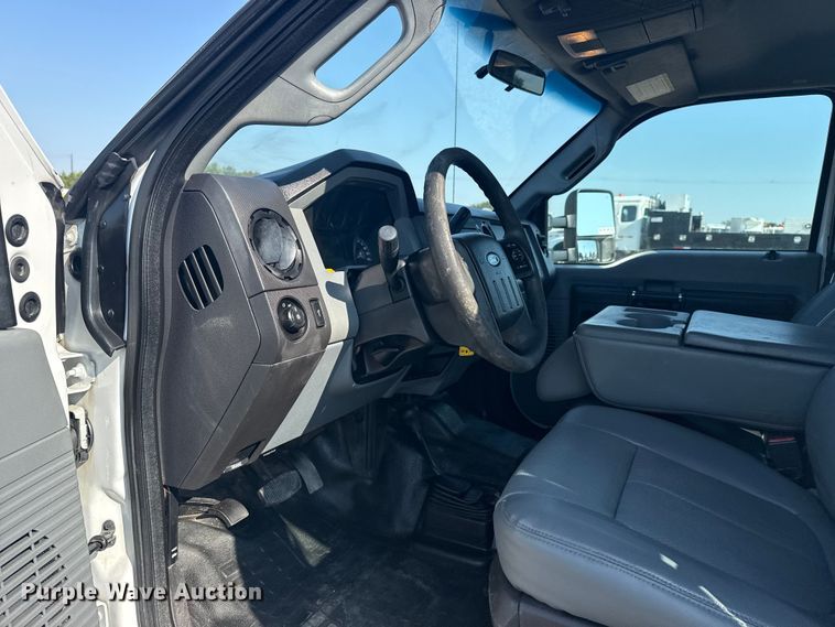 image for item NU9623 2015 Ford F550 Super Duty Crew Cab flatbed truck