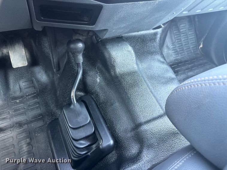 image for item NU9623 2015 Ford F550 Super Duty Crew Cab flatbed truck