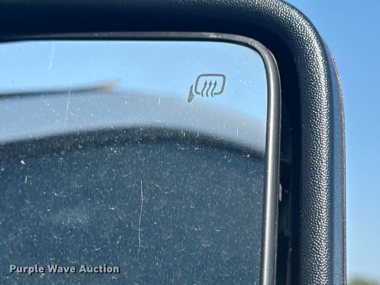 image for item NU9623 2015 Ford F550 Super Duty Crew Cab flatbed truck