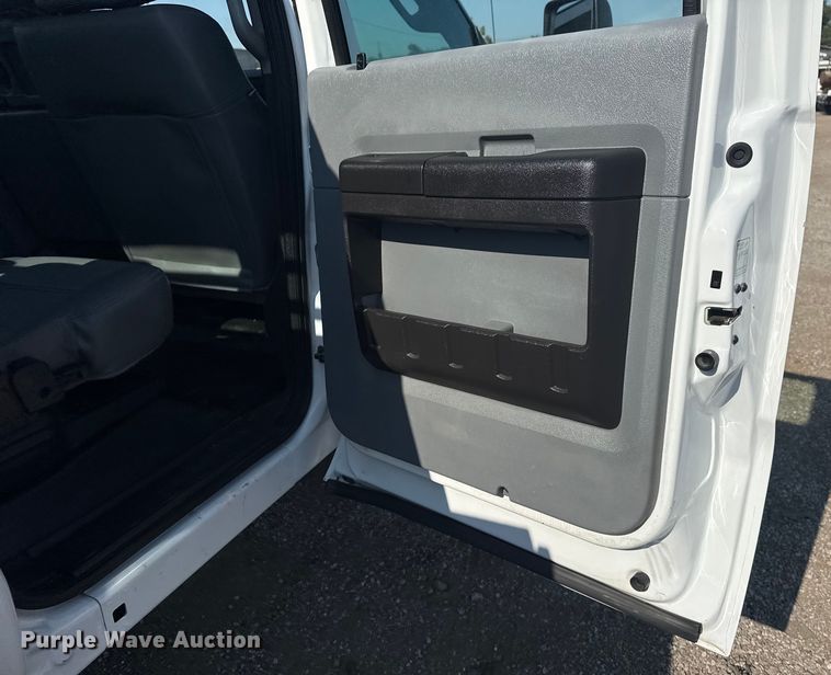 image for item NU9623 2015 Ford F550 Super Duty Crew Cab flatbed truck