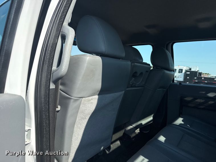 image for item NU9623 2015 Ford F550 Super Duty Crew Cab flatbed truck