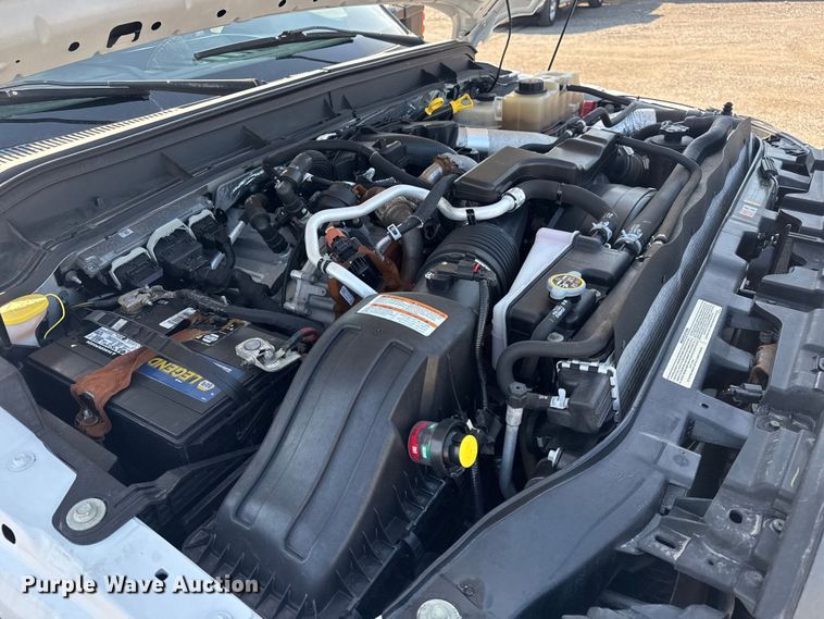 image for item NU9623 2015 Ford F550 Super Duty Crew Cab flatbed truck