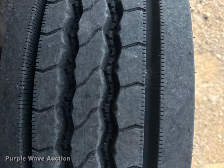 image for item NU9623 2015 Ford F550 Super Duty Crew Cab flatbed truck