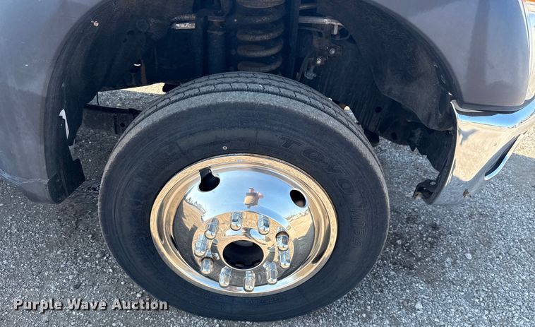 image for item NU9623 2015 Ford F550 Super Duty Crew Cab flatbed truck