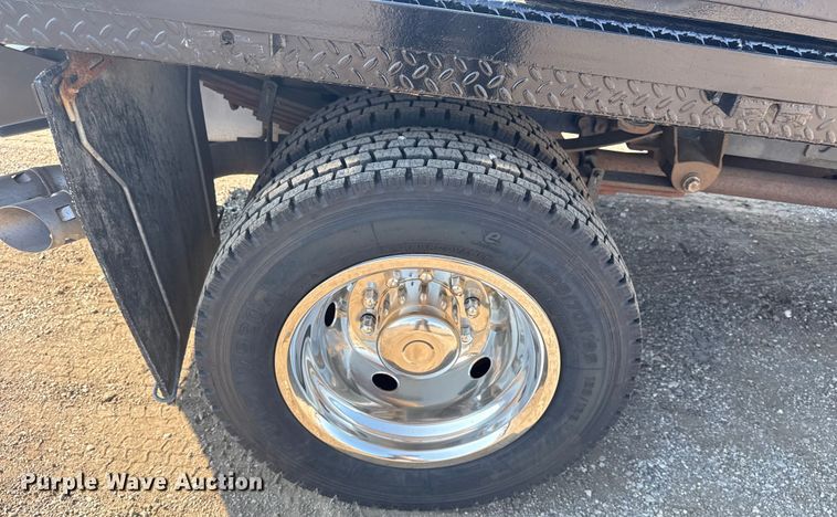 image for item NU9623 2015 Ford F550 Super Duty Crew Cab flatbed truck