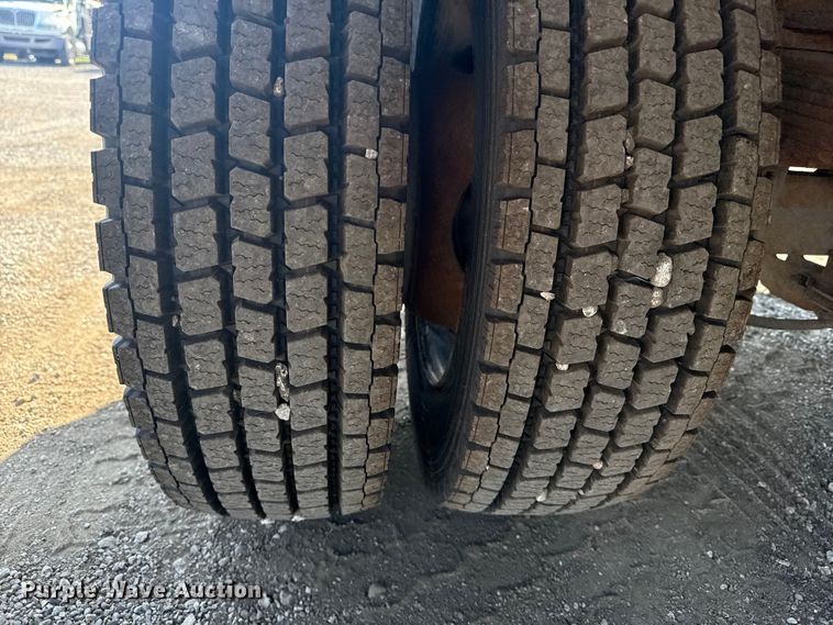 image for item NU9623 2015 Ford F550 Super Duty Crew Cab flatbed truck