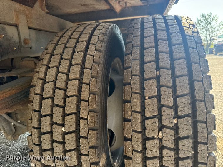 image for item NU9623 2015 Ford F550 Super Duty Crew Cab flatbed truck