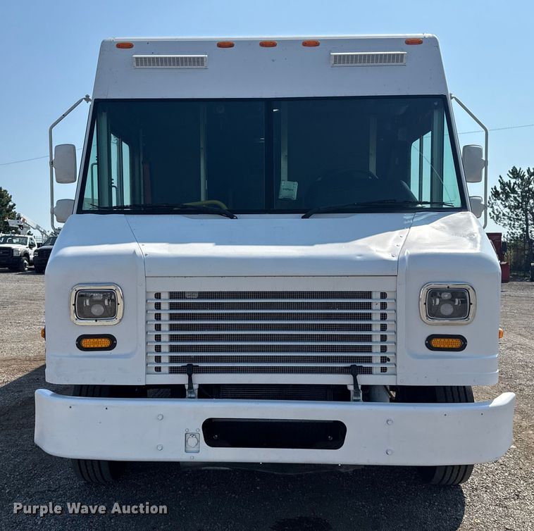 image for item NU9628 2012 Freightliner MT55 delivery truck