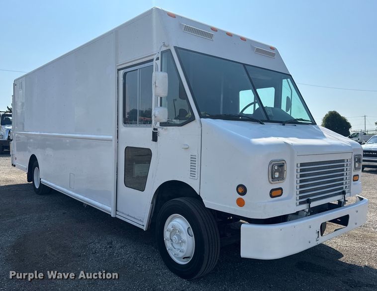 image for item NU9628 2012 Freightliner MT55 delivery truck