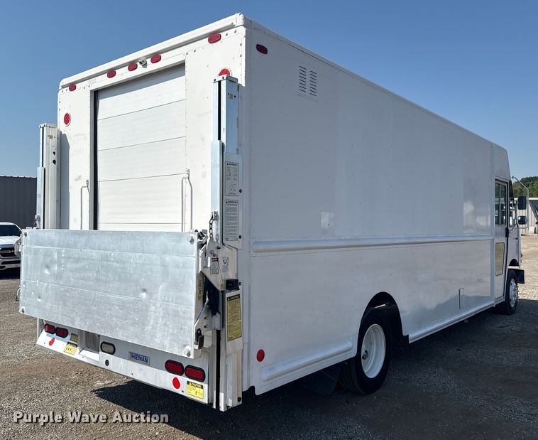 image for item NU9628 2012 Freightliner MT55 delivery truck