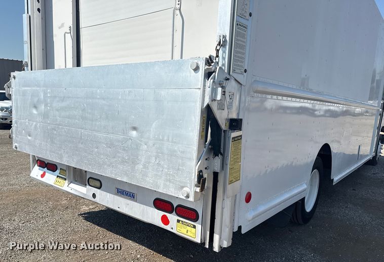 image for item NU9628 2012 Freightliner MT55 delivery truck