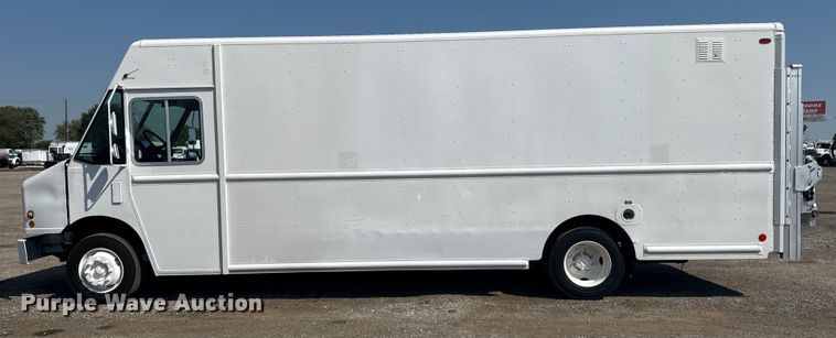 image for item NU9628 2012 Freightliner MT55 delivery truck