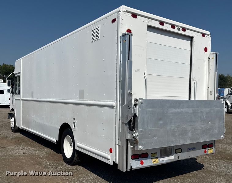 image for item NU9628 2012 Freightliner MT55 delivery truck