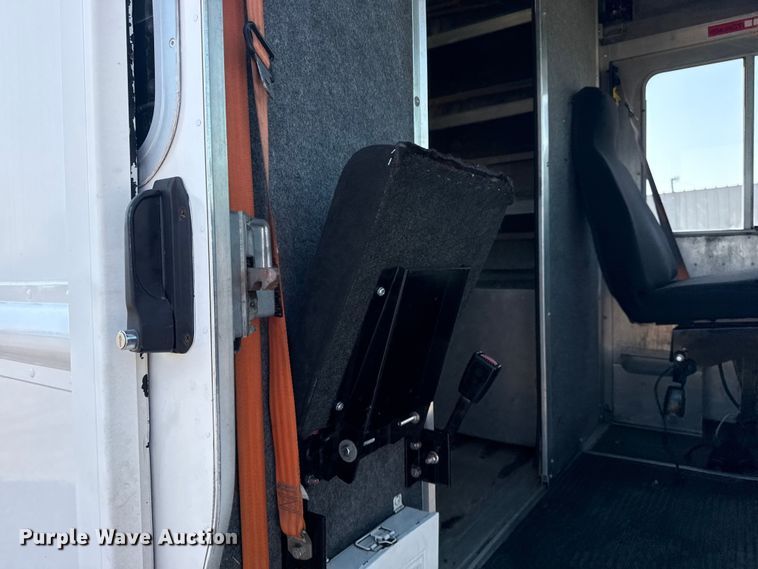 image for item NU9628 2012 Freightliner MT55 delivery truck