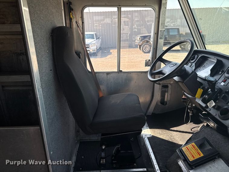 image for item NU9628 2012 Freightliner MT55 delivery truck