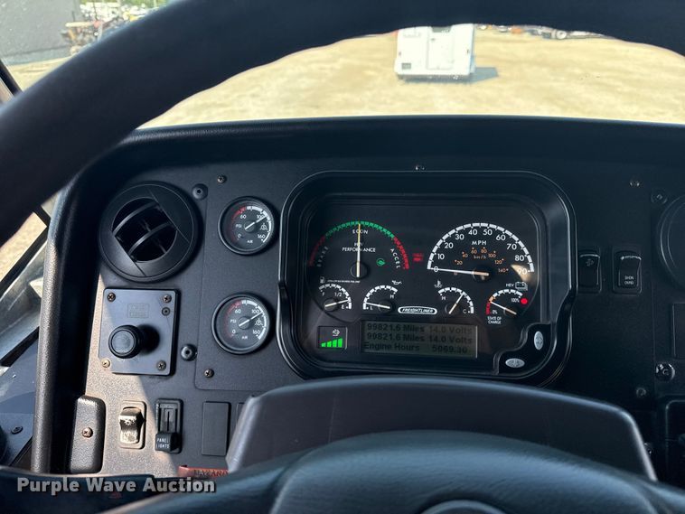 image for item NU9628 2012 Freightliner MT55 delivery truck