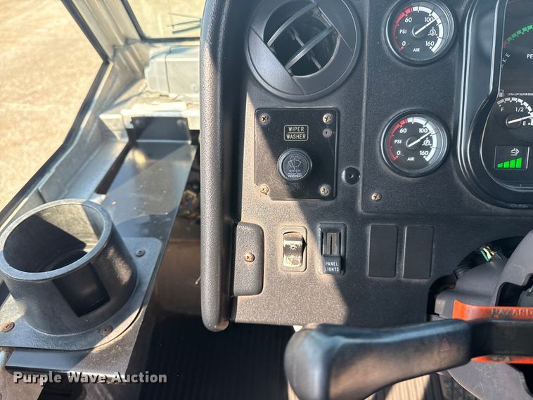 image for item NU9628 2012 Freightliner MT55 delivery truck