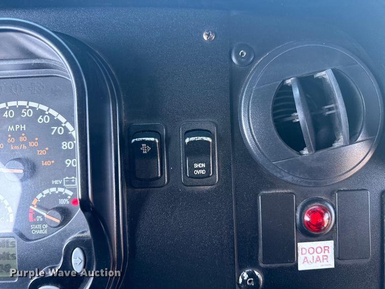 image for item NU9628 2012 Freightliner MT55 delivery truck