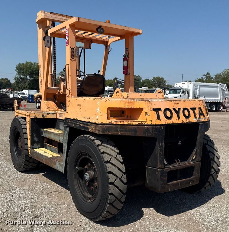 image for item NU9630 1984 Toyota 3FD80 forklift
