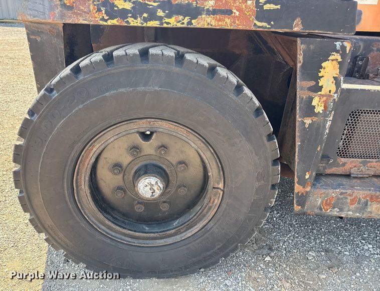 image for item NU9630 1984 Toyota 3FD80 forklift