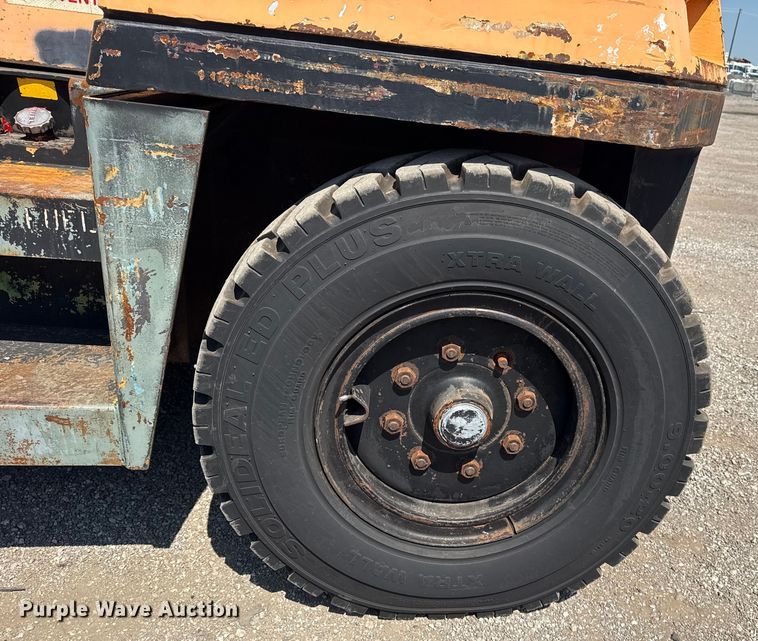 image for item NU9630 1984 Toyota 3FD80 forklift