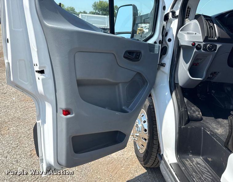 image for item NU9631 2019 Ford Transit 350HD delivery truck