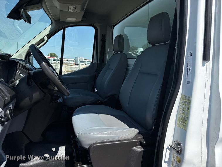 image for item NU9631 2019 Ford Transit 350HD delivery truck