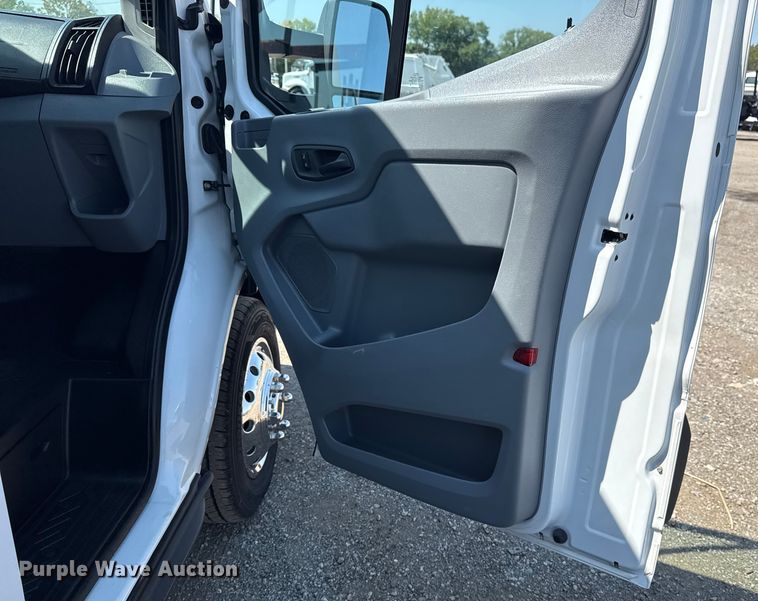 image for item NU9631 2019 Ford Transit 350HD delivery truck