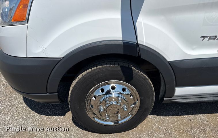 image for item NU9631 2019 Ford Transit 350HD delivery truck