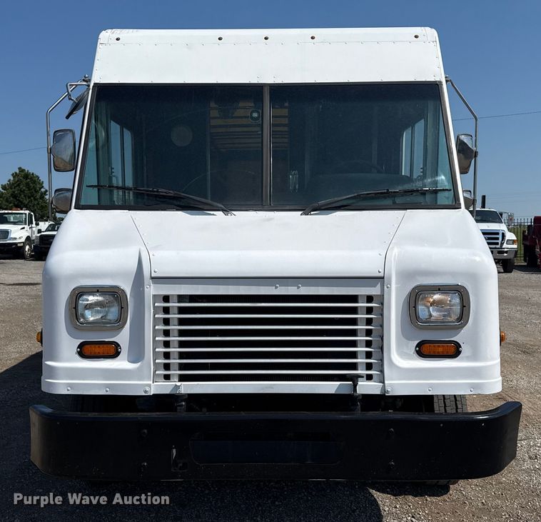 image for item NU9634 2012 Freightliner MT45 delivery truck
