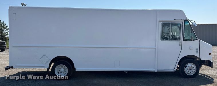 image for item NU9634 2012 Freightliner MT45 delivery truck