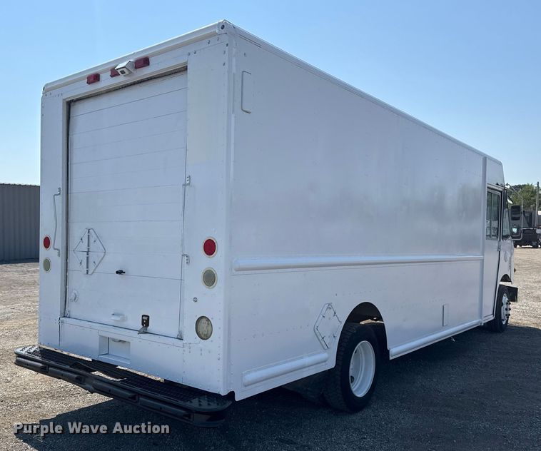 image for item NU9634 2012 Freightliner MT45 delivery truck