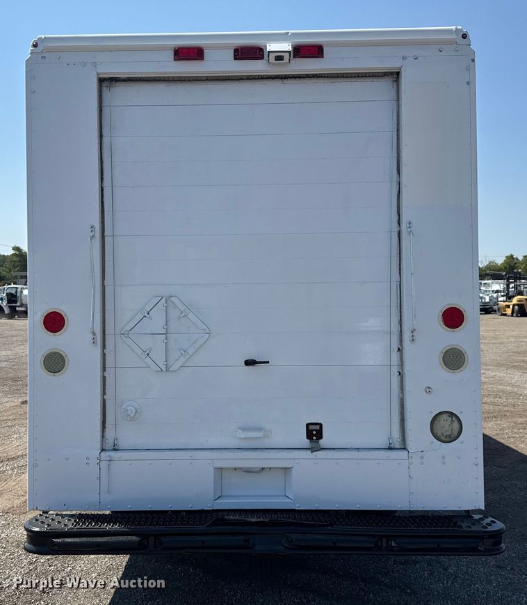 image for item NU9634 2012 Freightliner MT45 delivery truck