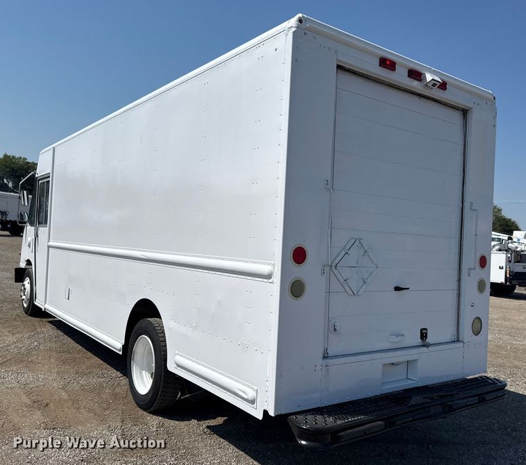 image for item NU9634 2012 Freightliner MT45 delivery truck