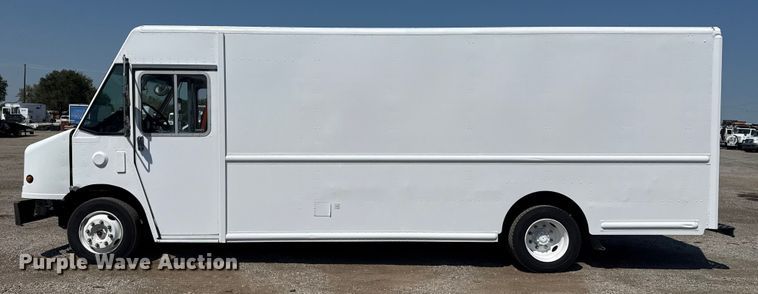 image for item NU9634 2012 Freightliner MT45 delivery truck