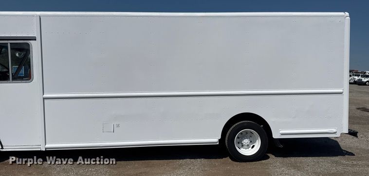 image for item NU9634 2012 Freightliner MT45 delivery truck