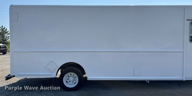 image for item NU9634 2012 Freightliner MT45 delivery truck