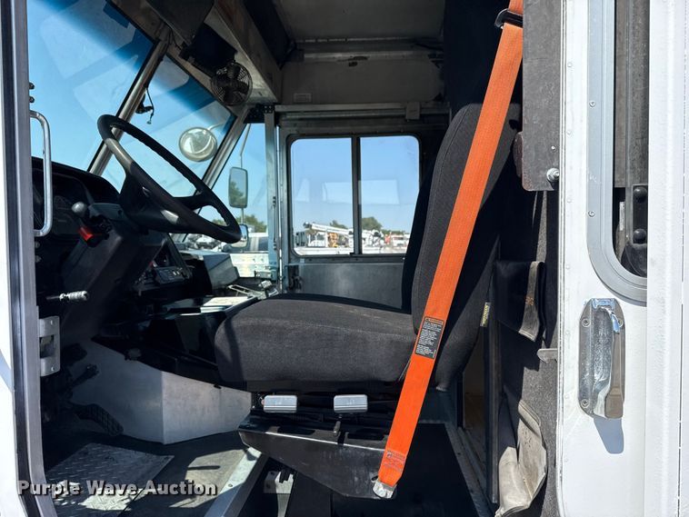 image for item NU9634 2012 Freightliner MT45 delivery truck