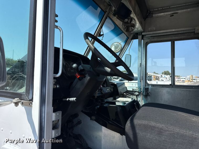 image for item NU9634 2012 Freightliner MT45 delivery truck